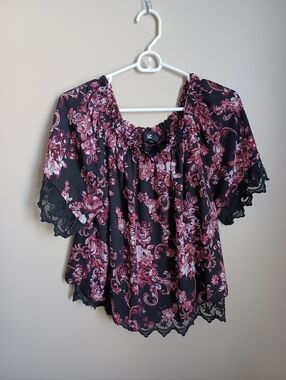 Women's Size XL IZ Byer Floral Pink And Black Polyesyer Top Short Sleeve Shirt